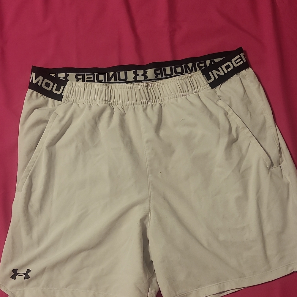 Under Armour Men's Light Gray Athletic Shorts